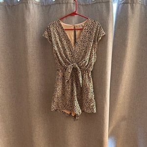 Short sleeve leopard romper